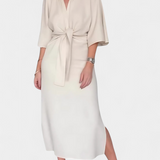 Natalija - Sproščena obleka z V-izrezom in sprednjim vozlom