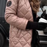 Bogna | Elegantna prešita puhovka s kapuco