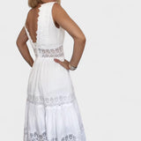 Elena - Elegantna Haljina od Čipke s V-Izrezom