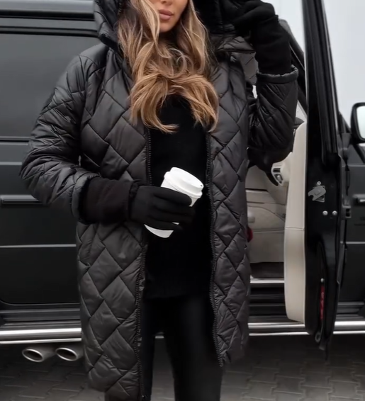 Bogna | Elegantna prešita puhovka s kapuco