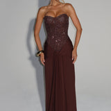 Nomi - Täiuslik Kleit