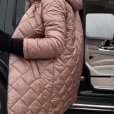 Bogna | Elegantna prešita puhovka s kapuco