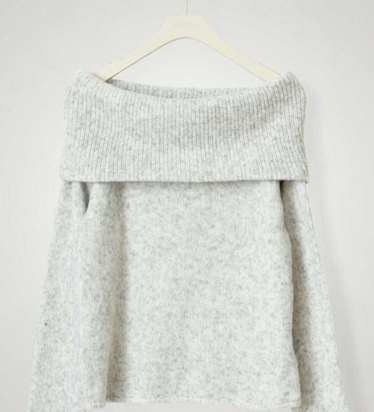 Oda | Eleganten pulover z Off-Shoulder dizajnom