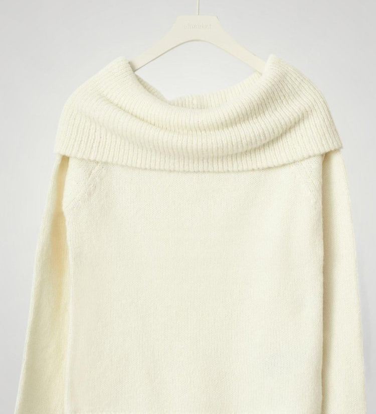 Oda | Eleganten pulover z Off-Shoulder dizajnom