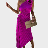 Nika - Elegantna Obleka z Naborki na Ramenih za Šik Videze