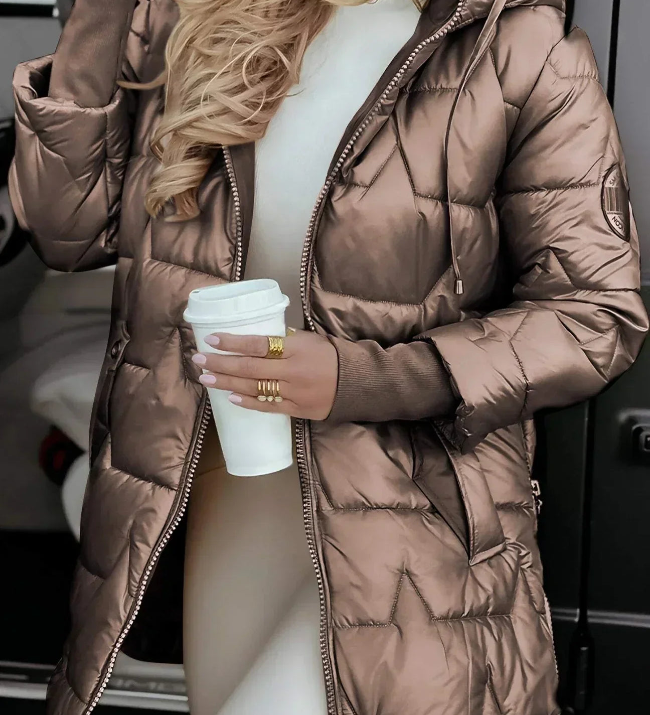 Nolwen | Stilski zimski plašč s kapuco in oblazinjenjem